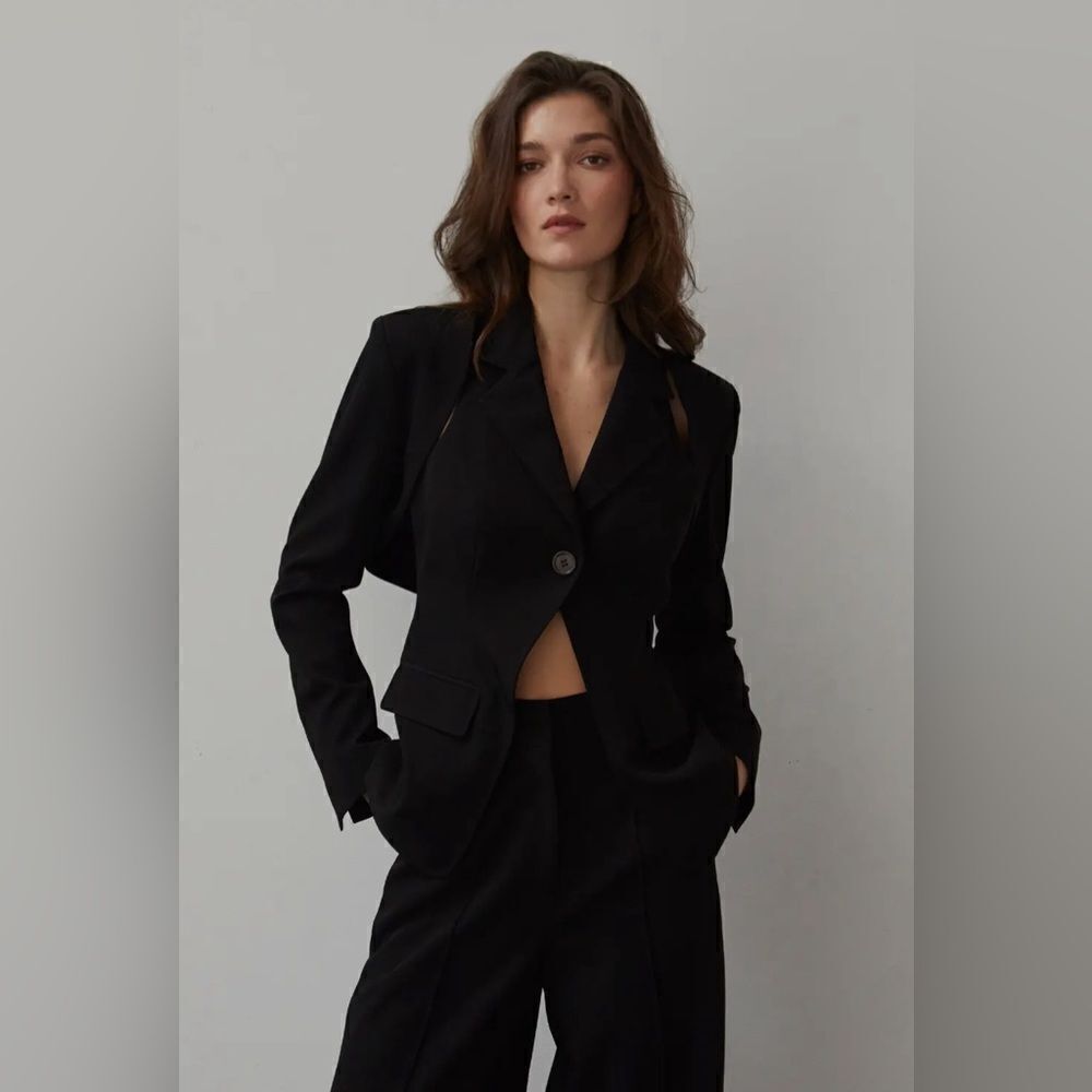 909. TWO PIECE BOWLERO BLAZER SET